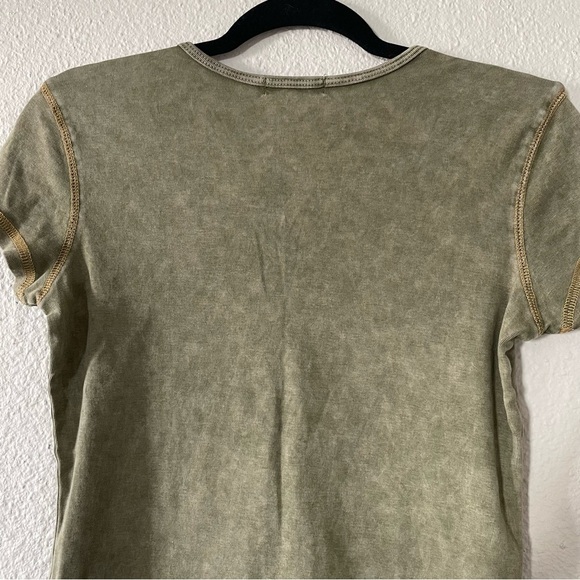 One World Fitted Shirt Women’s Large Green Washed Faded Y2K Grunge 2000s V Neck - Picture 9 of 13